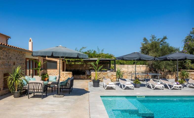 Can Caragol de Dalt (fantastic villa) gallery image 2