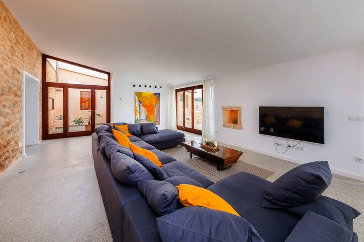 Can Caragol de Dalt (fantastic villa) gallery image 4