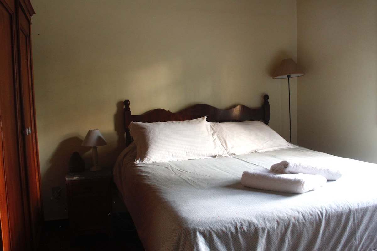 卧室02 |配备1张双人床+ 1张单人床