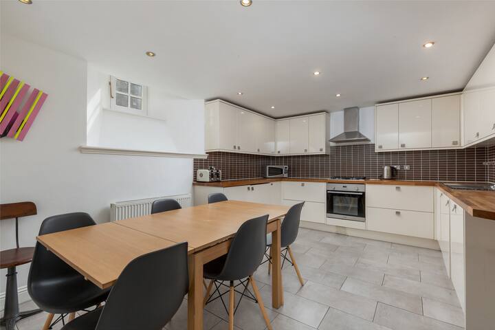 York Place City Centre 3 bedroom Duplex Apartment gallery image 5