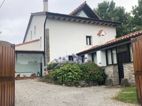 Beautiful village house 10 min to the beach