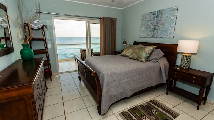 The guest room has ample closet and drawer space for your clothes and room for roller bags to be put away.  There is a ceiling fan and with the door open, the sound of the sea will send you off.  On warmer nights there is AC.  