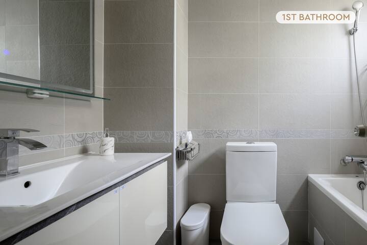 2 min to MRT, 4B2b Shopping/Restaurant District gallery image 4