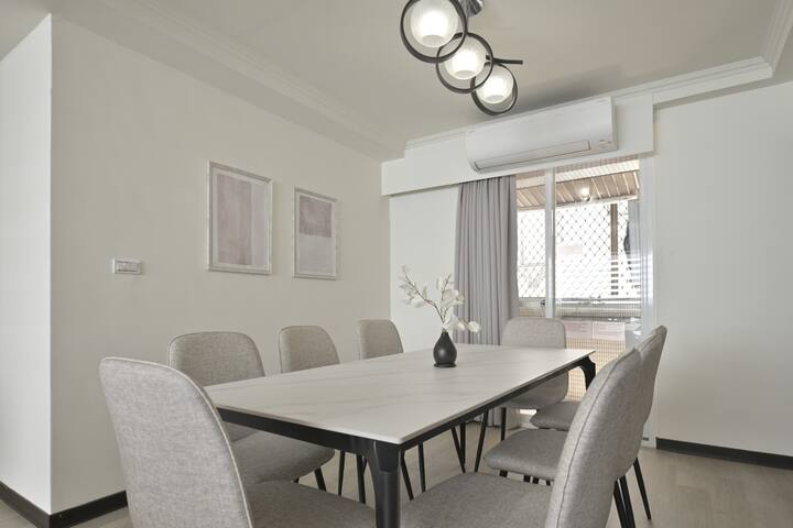 2 min to MRT, 4B2b Shopping/Restaurant District gallery image 3