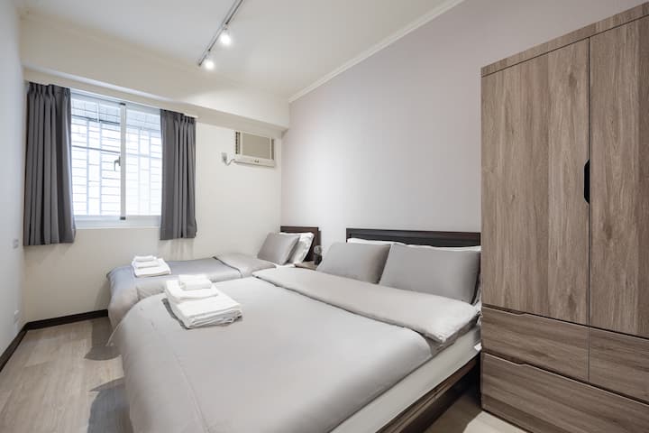 Chumba cha 3 cha kulala kinachofaa:
• Kitanda cha Ukubwa wa Mara Mbili
• Kitanda chenye Ukubwa mmoja
• Kabati
• Mwangaza wa Asili