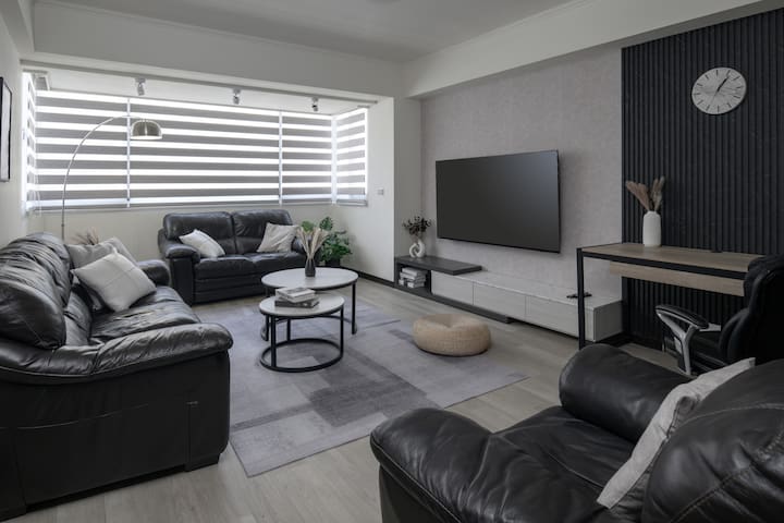 2 min to MRT, 4B2b Shopping/Restaurant District gallery image 2