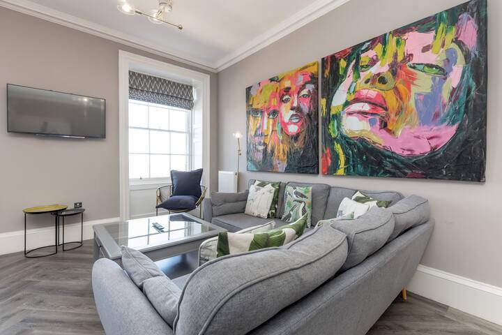 York Place City Centre 3 bedroom deluxe Apartment gallery image 2