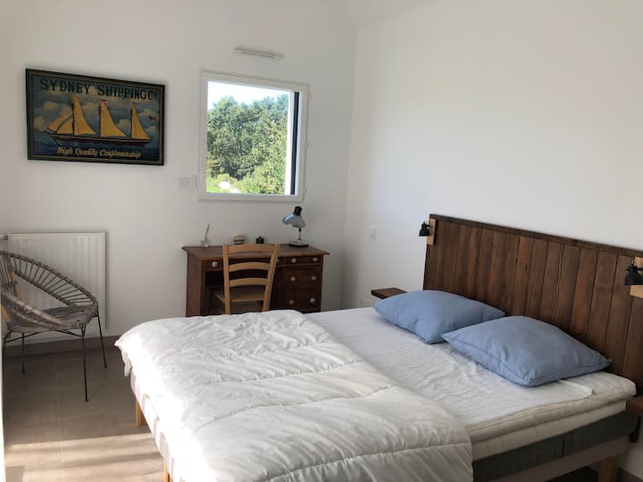 Dhomë gjumi 1 në katin përdhes me krevat  160 x 200