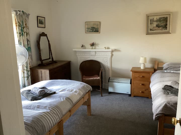 Საძინებელი 2 :  2 ერთადგილიანი