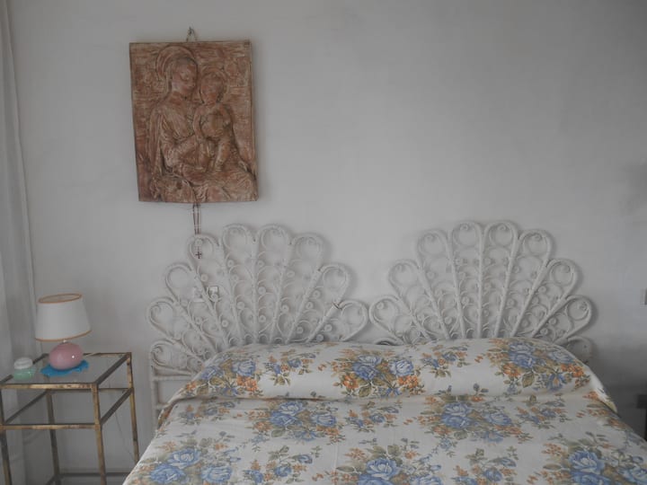 3. spavaća soba:
bračni krevet (širine 125-149 cm
Gornji kat