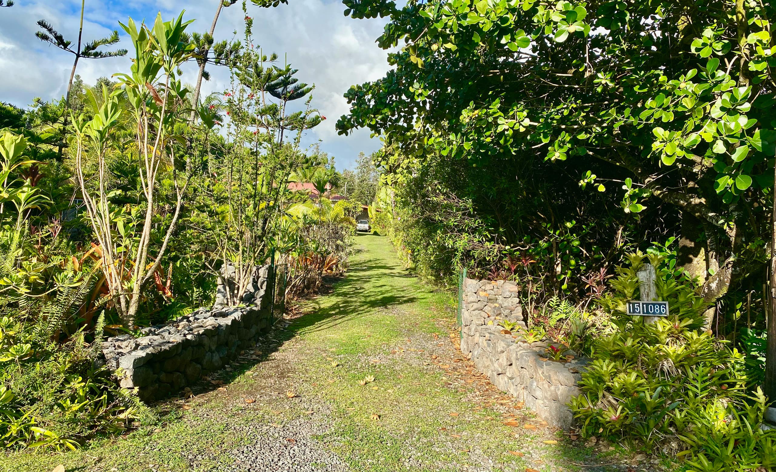Home in Keaau · ★4.76 · 3 bedrooms · 3 beds · 2 shared baths - Image 15