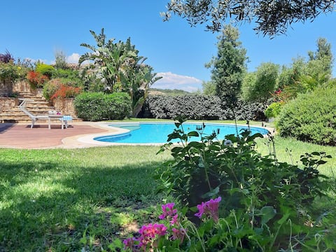 Villa Bougainvillea Luxury Villa 500 meters from the sea
