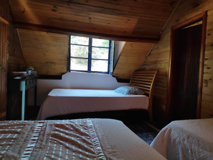 Vue sur la chambre associée à la montagne