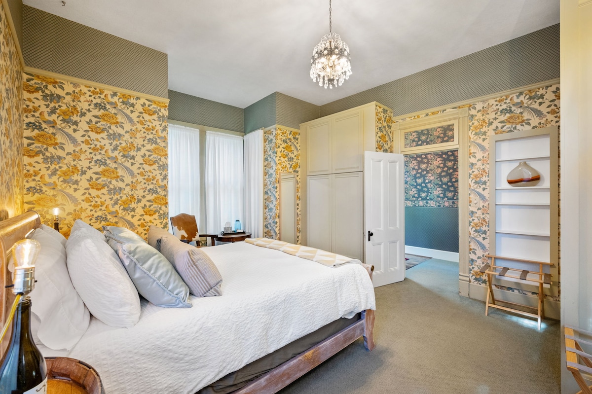 Downstairs queen bedroom #5