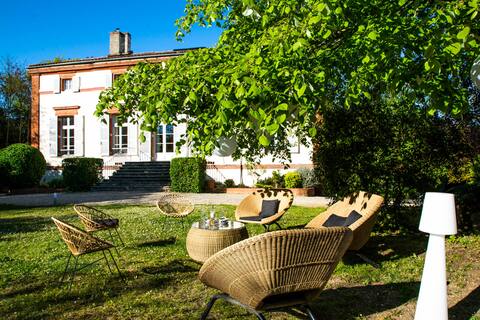 Family country home with pool
