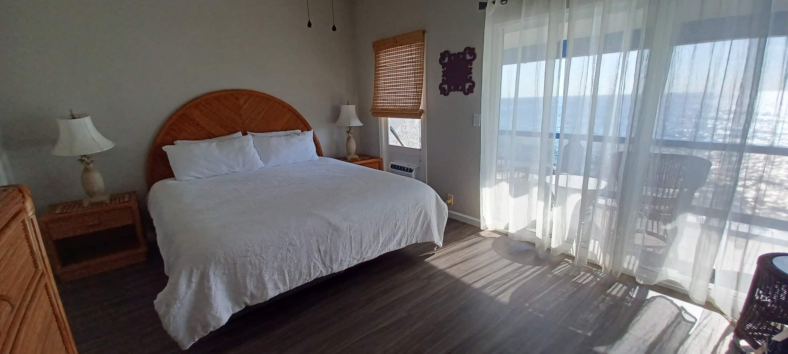 Condo in Kailua-Kona · ★4.68 · 2 bedrooms · 3 beds · 2.5 baths - Image 10