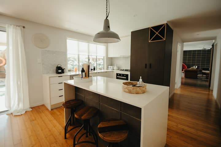 Gorgeous 5 bedroom beach house. Dog/Kid Friendly.