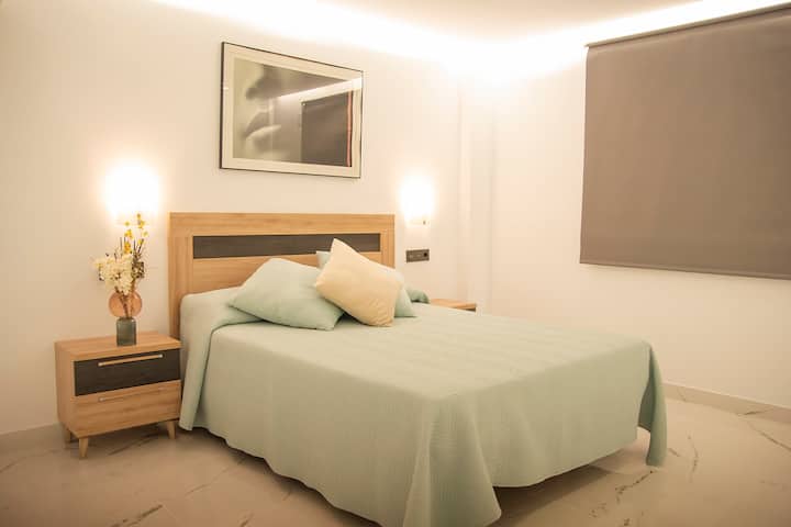 Hlavná spálňa s kúpeľňou 1 v cene.