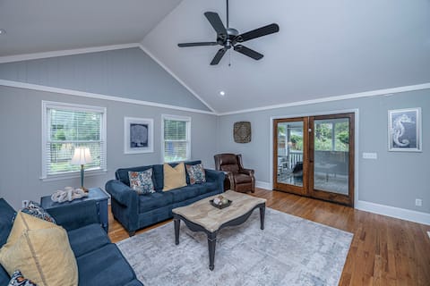 Top Airbnb: Pura Vida, minutes to Beaches, w/a Pool! in Mount Pleasant