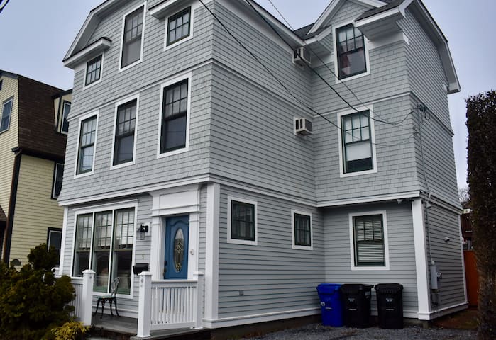 Modern Cottage in Downtown NPT-Walk to All