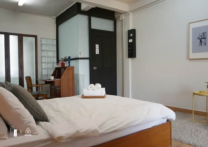 Bedroom03 “Grey Room” with private bathroom, located at 4th floor.