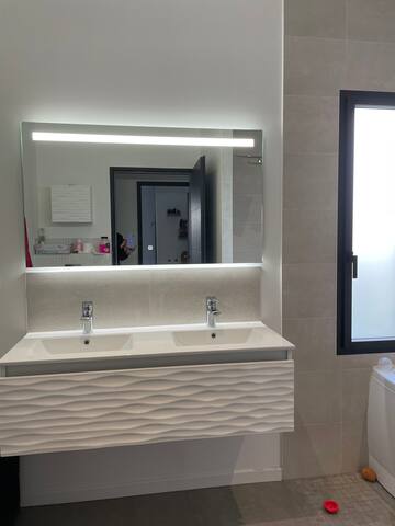 Maison entière avec piscine et trampoline gallery image 5