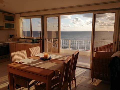 Cozy Penthouse by the Sea