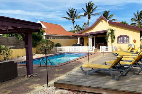 Villa with private pool and gym nearby Eagle Beach