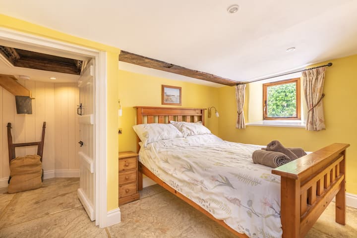 Dhomë gjumi dyshe në katin përdhe