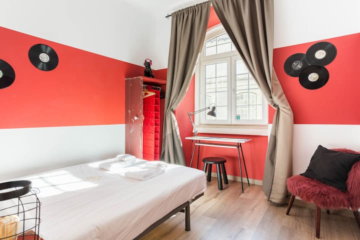 Super Central Walk Anywhere w/ AC, Lift & Parking gallery image 4