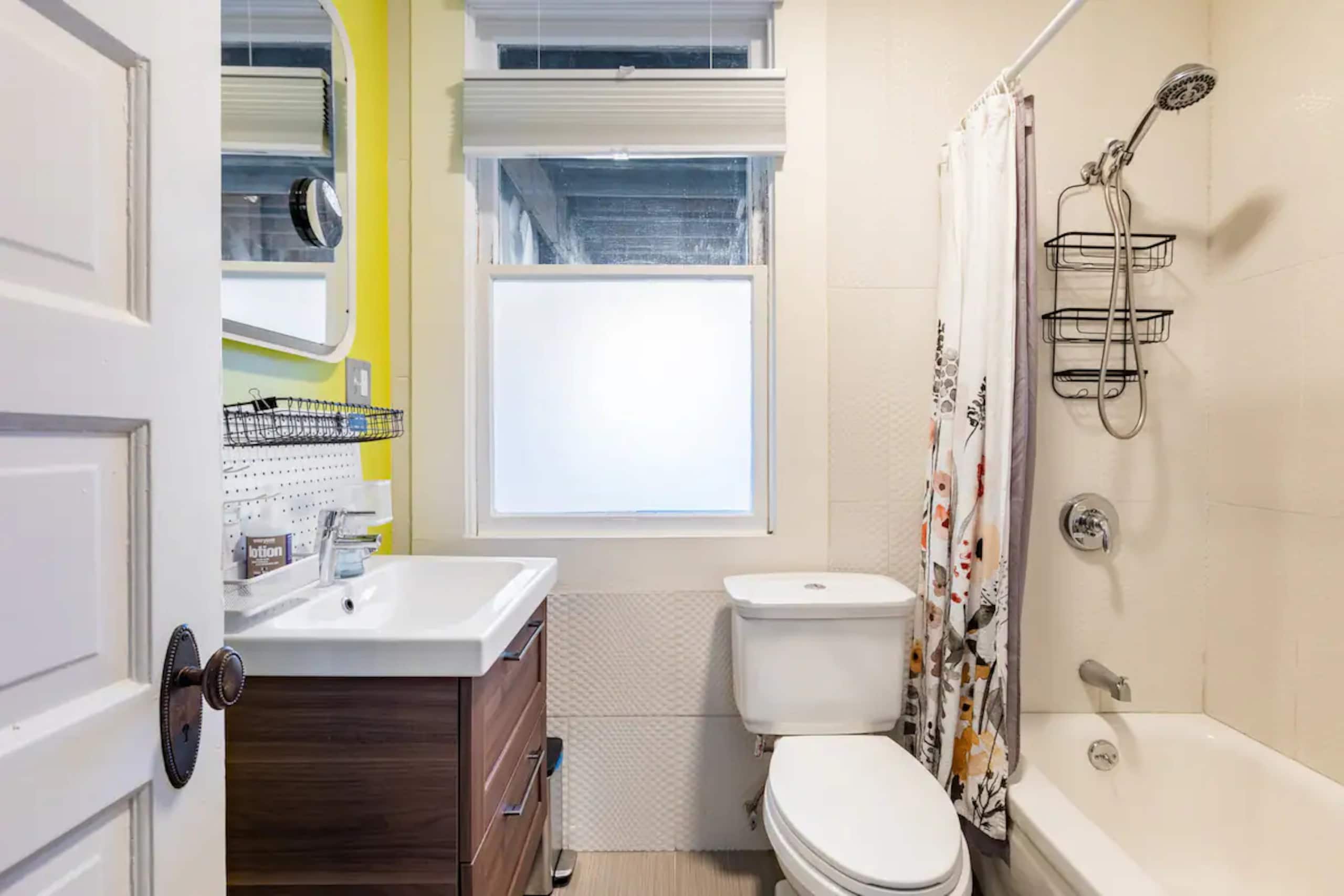Home in San Francisco · ★4.96 · 2 bedrooms · 2 beds · 2 baths - Image 36
