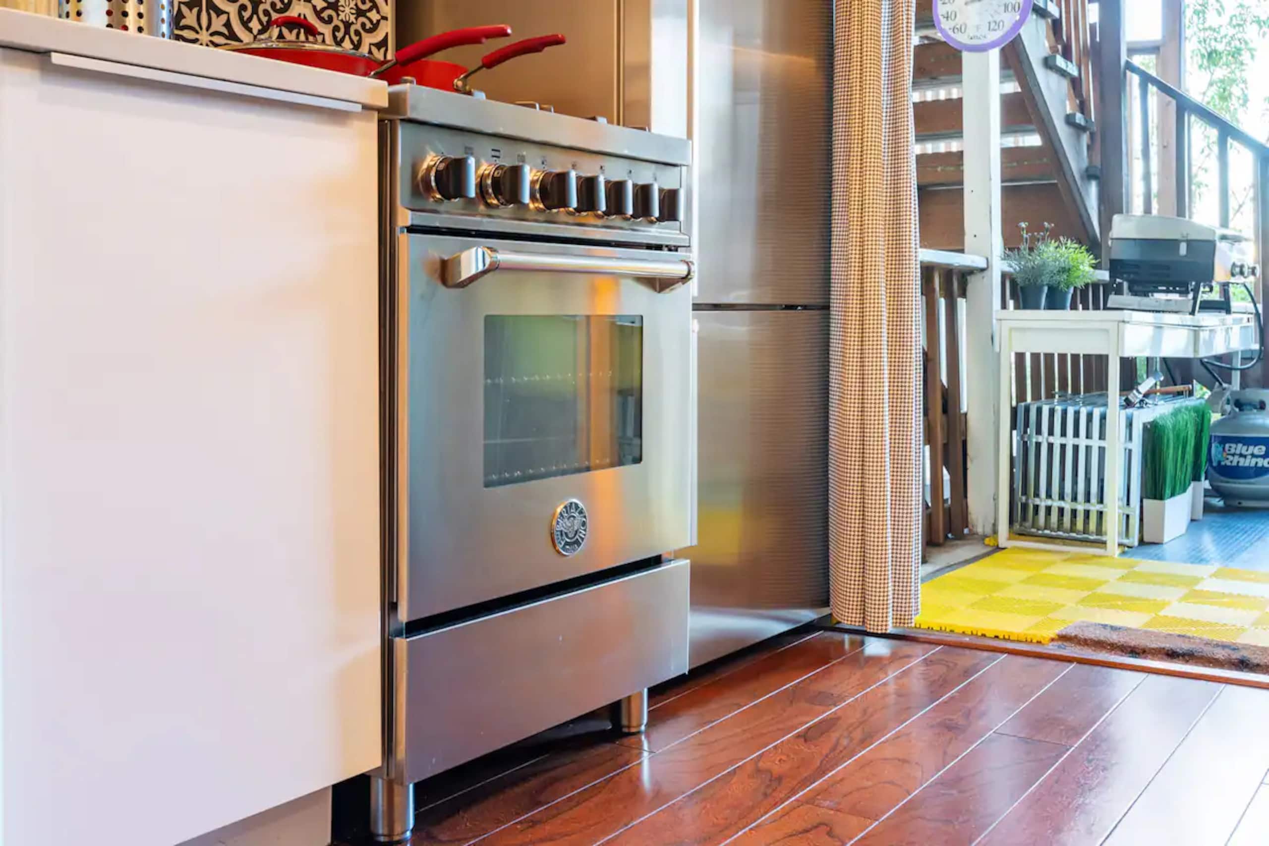 Home in San Francisco · ★4.96 · 2 bedrooms · 2 beds · 2 baths - Image 12
