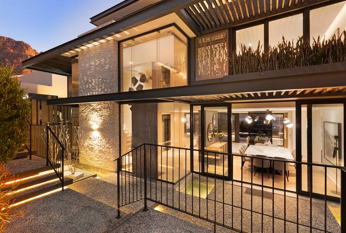 32 on Sedgemoor (6 Bedroom) gallery image 2