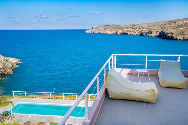 Inger’s House with Private Pool and Amazing Views gallery image 4