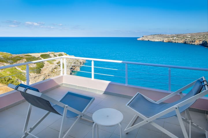 Inger’s House with Private Pool and Amazing Views gallery image 2