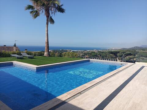 LUXURY VILLA NEAR BARCELONA AND COSTA BRAVA