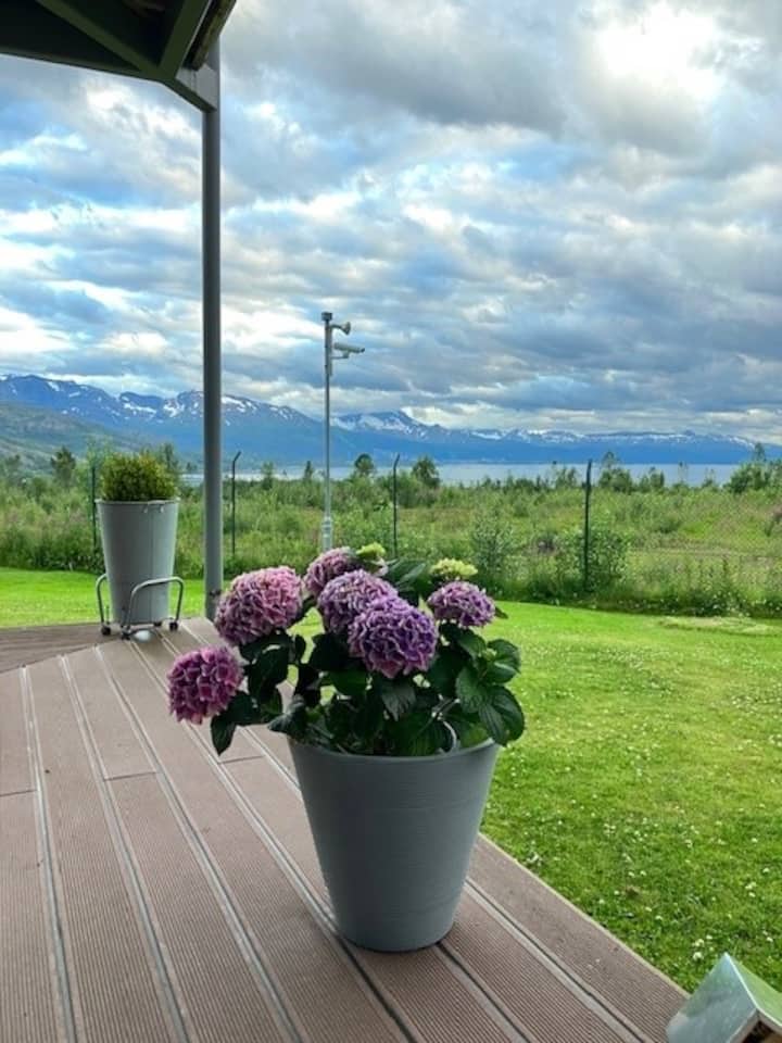Close to nature NorthNorwegian apartment with panoramic view