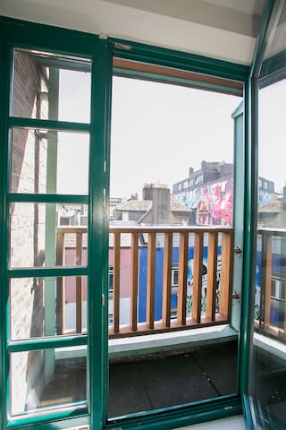 Temple Bar Duplex 3 Bed/2Bath Apt gallery image 5