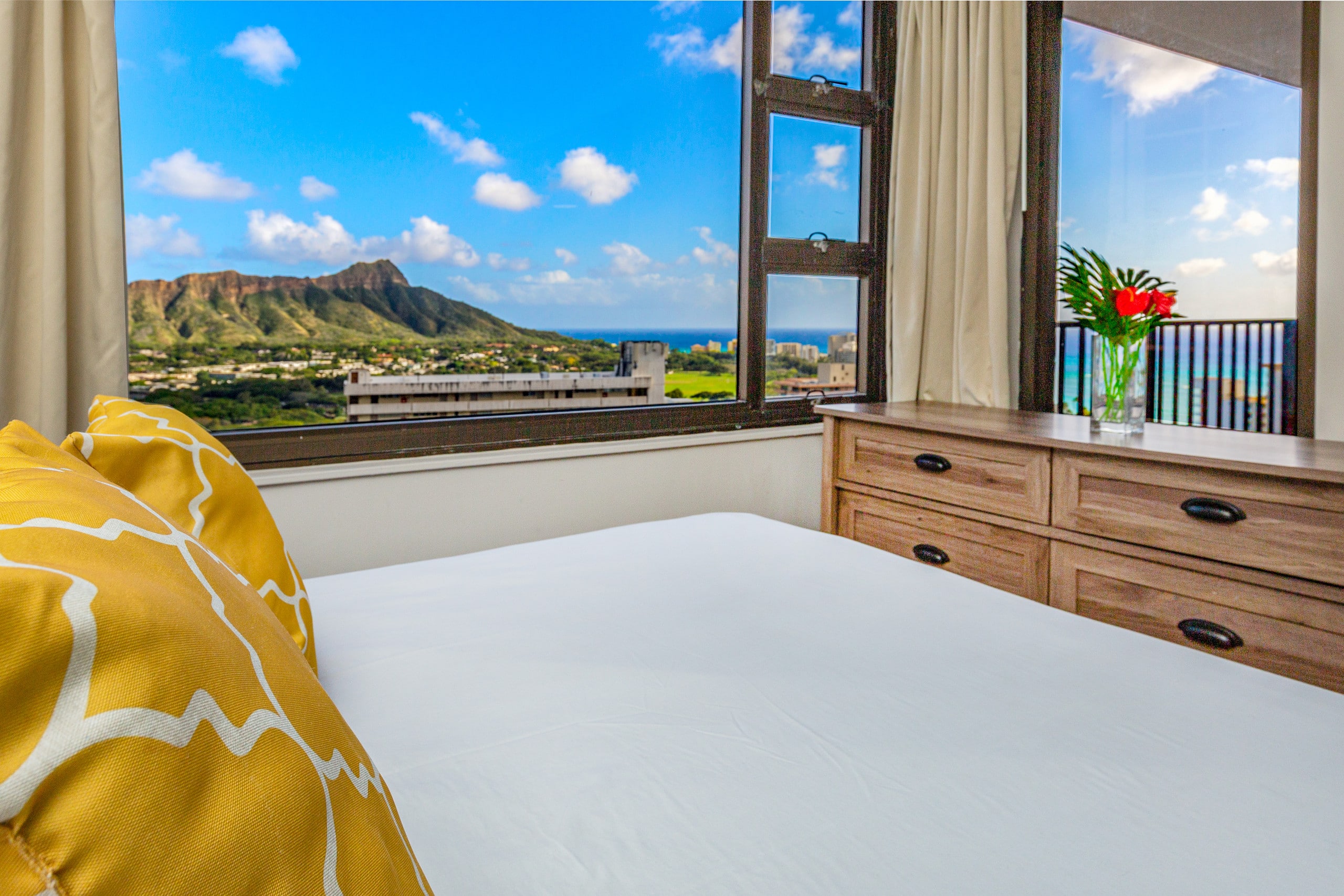 Condo in Honolulu · ★4.78 · 1 bedroom · 3 beds · 1 private bath - Image 8