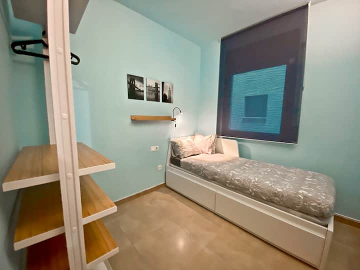 Deuxième chambre avec un ou deux lits simples ou un lit double, au choix.