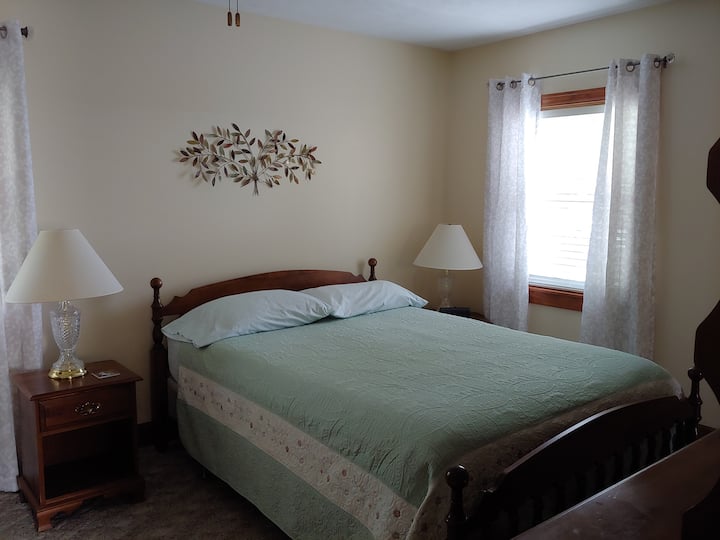Dormitorio queen #2 ubicado arriba con baño privado