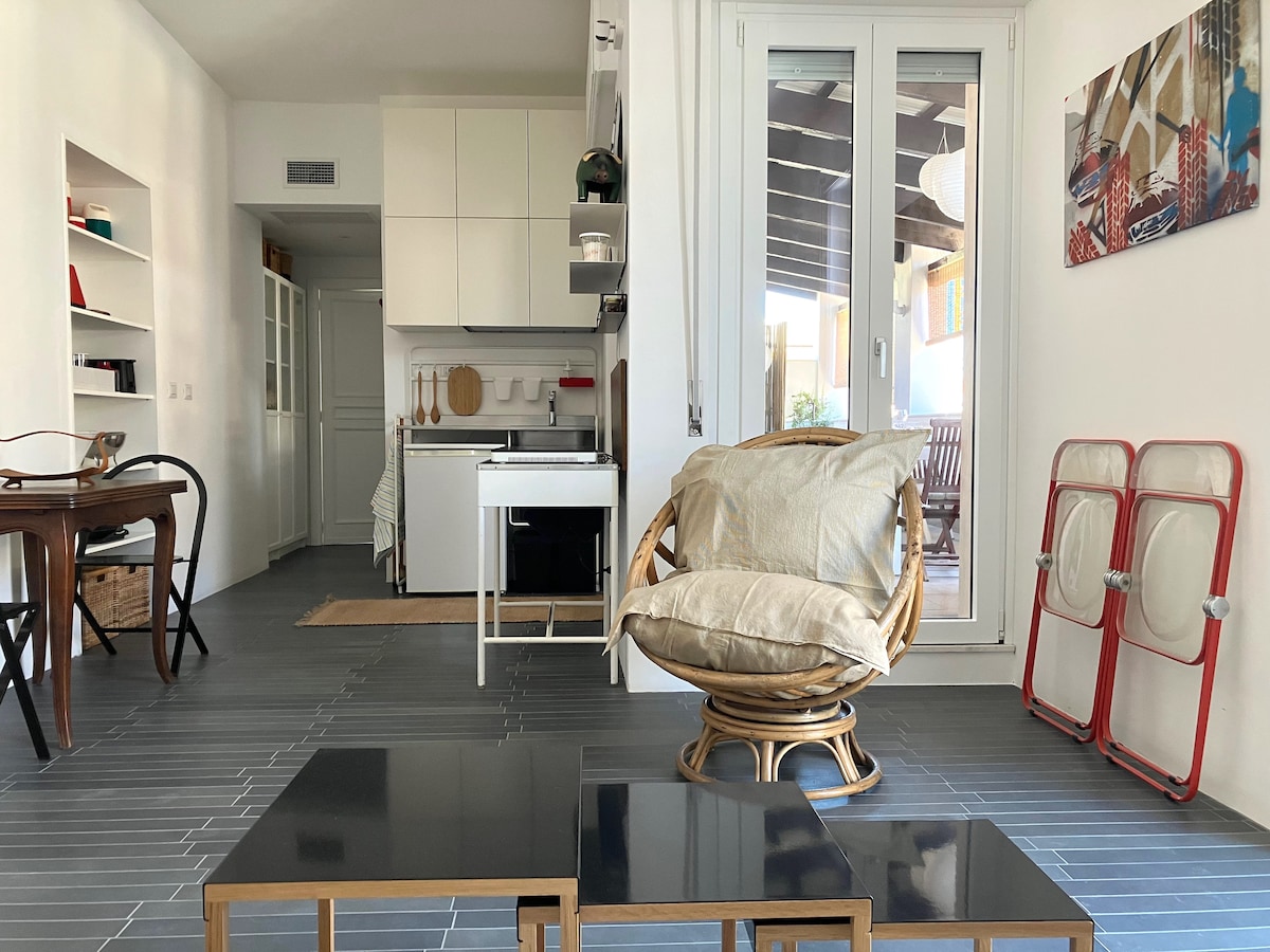 Popular Airbnb listing: Veranda Apt in Alghero