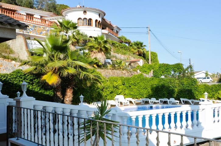 Villa Fluvia: 1200m city, swimming pool, sea view gallery image 5