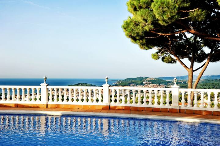 Villa Fluvia: 1200m city, swimming pool, sea view gallery image 3