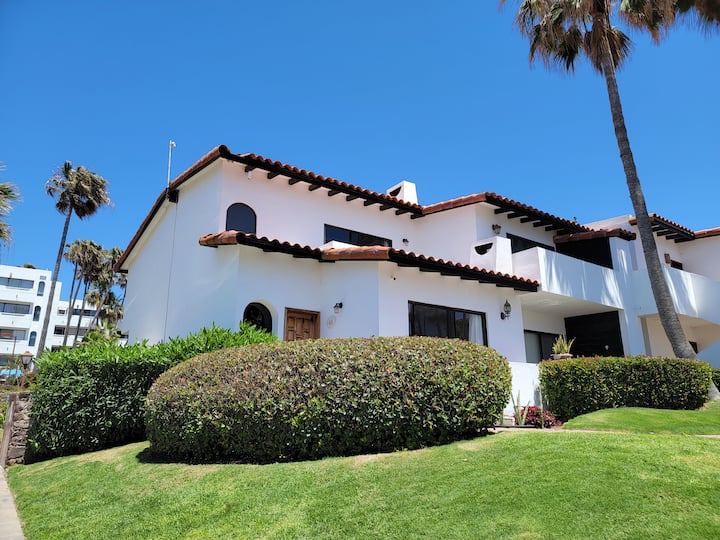 Beautiful Oceanview Condo In Beachfront Resort!
