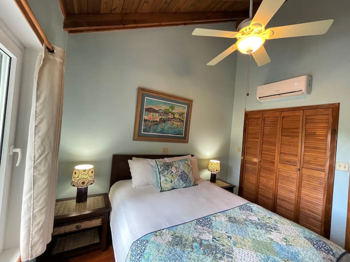 ห้องนอนผู้เข้าพักพร้อมเตียงควีนไซส์