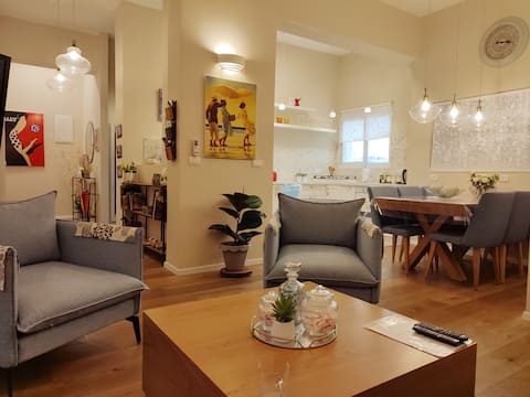 Netta's luxurious central Jerusalem Ap.