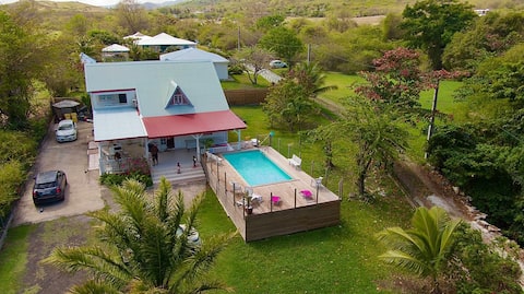 SOUTH-FACING POOL VILLA MARTINIQUE ALIZESDESCAPS