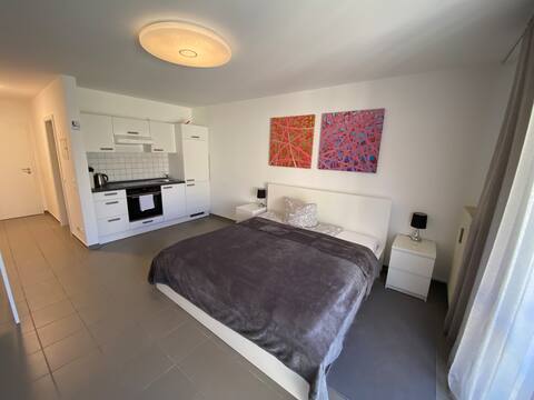 Apartment + Balcony near Audi/Downtown/Westpark W07