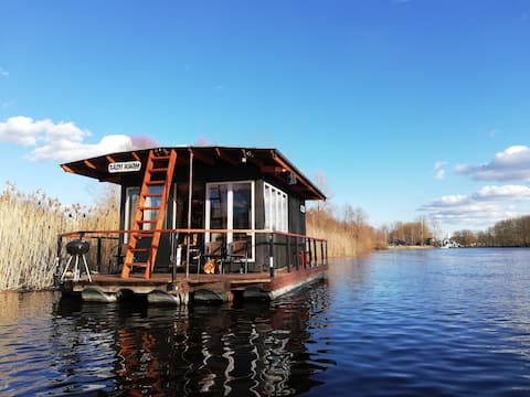 Floating sauna on River Emajõgi